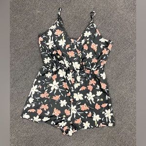 SHEIN black floral Romper, Size L (8/10)